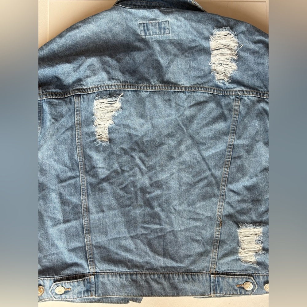 Forever 21 Distressed Denim Jacket Size Small - Picture 9 of 9
